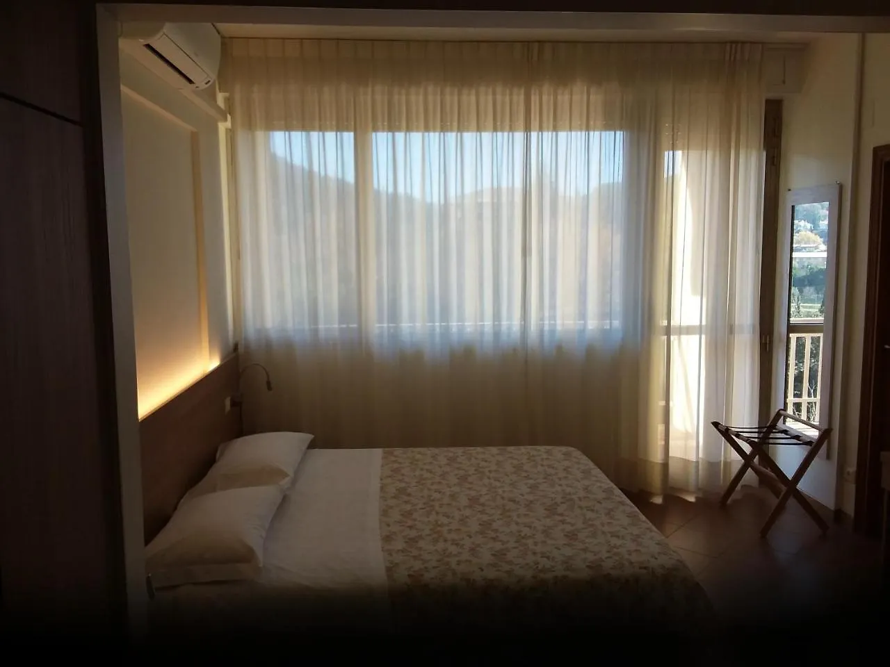 Albergo Nyers Perugia 0*,  Italia