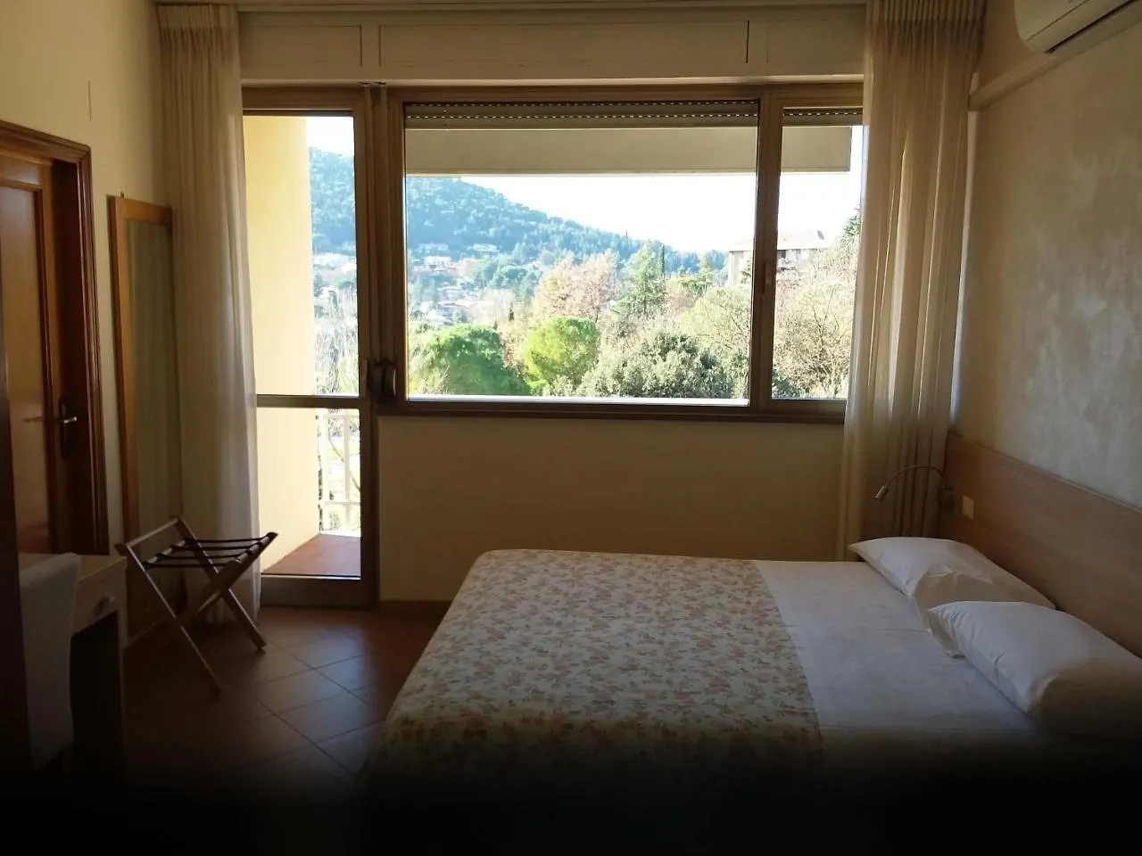 Albergo Nyers Perugia 0*,  Italia